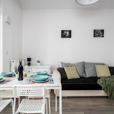 Prymasa Street Apartament Lägenhet Warszawa Exteriör bild